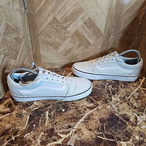 Vans women's Off The Wall skateboard low blue shoes size 9.  531