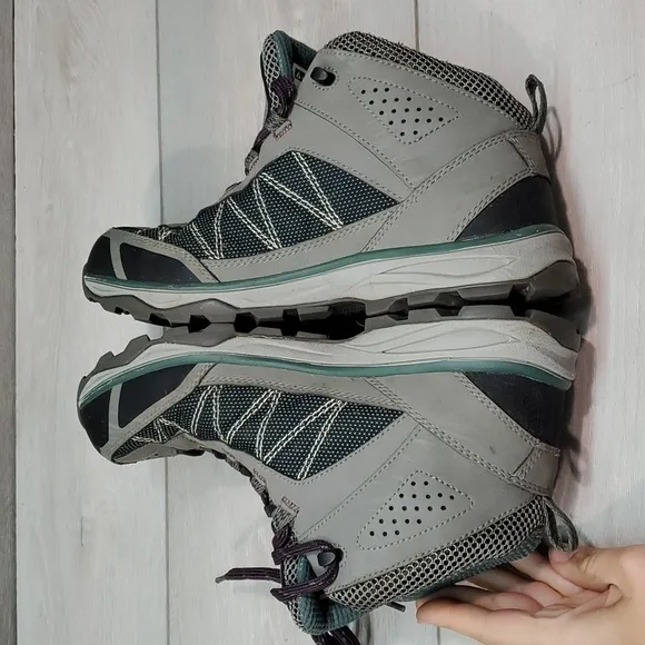 Vasque Womens Monolith Outdoor Hiking High Boots Sneakers shoes sz 8M