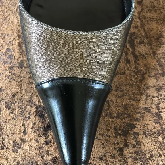 Vera Wang Black/ golden metallic made in Italy dress shoes size 8