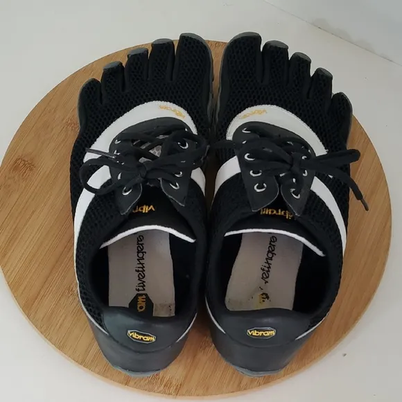 Vibram Five Fingers Classic Barefoot Shoes Black and White Men's Size 47