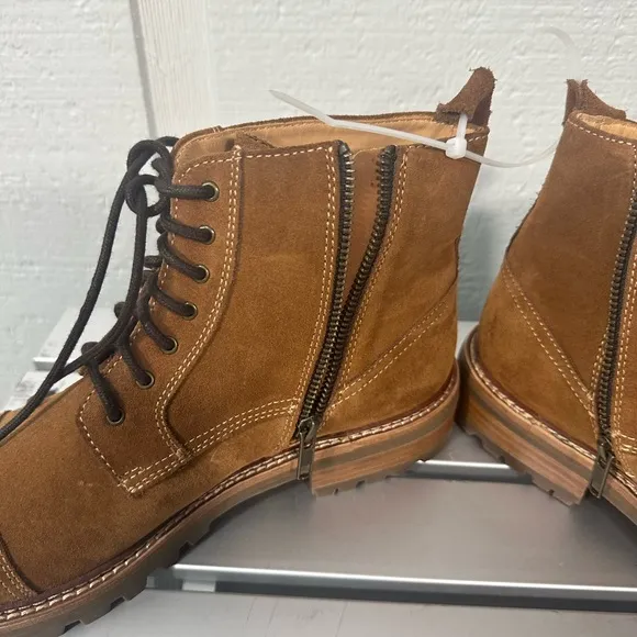 Warfield And Grand Lansing Boots Lace-up soft suede Lug Sole size 8 Men NWOT