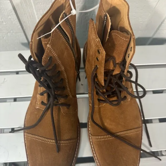 Warfield And Grand Lansing Boots Lace-up soft suede Lug Sole size 8 Men NWOT