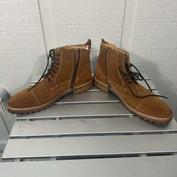 Warfield And Grand Lansing Boots Lace-up soft suede Lug Sole size 8 Men NWOT