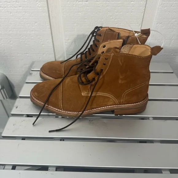 Warfield And Grand Lansing Boots Lace-up soft suede Lug Sole size 8 Men NWOT