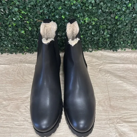 Wills Vegan Store Luxe Insulated Deep Tread Chelsea Boots - M11