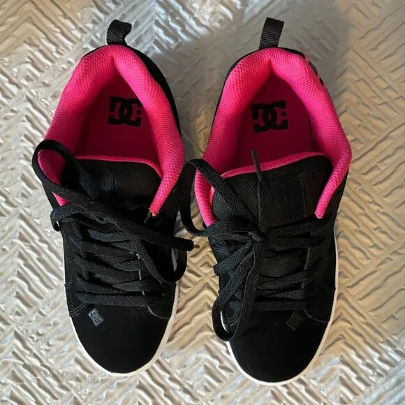 WOMENS Court Graffik DC SHOE Size 7 Hot Pink Black $65 SKATEBOARD New WO Box
