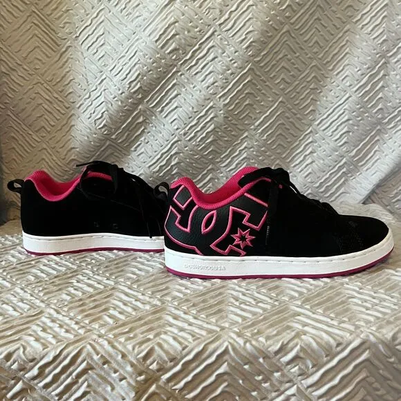 WOMENS Court Graffik DC SHOE Size 7 Hot Pink Black $65 SKATEBOARD New WO Box