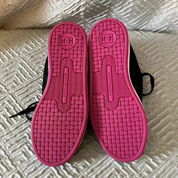 WOMENS Court Graffik DC SHOE Size 7 Hot Pink Black $65 SKATEBOARD New WO Box