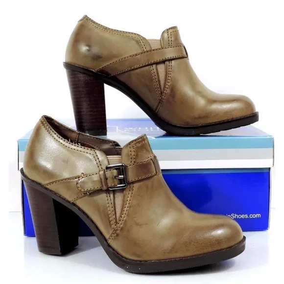 Women's Shoes White Mountain Ticket Ankle Booties Shooties Taupe Smooth Size 6.5