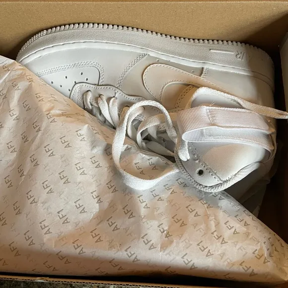 Youth 6.5 Nike Air For e 1 High LE