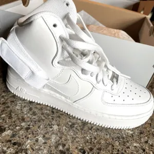 Youth 6.5 Nike Air For e 1 High LE