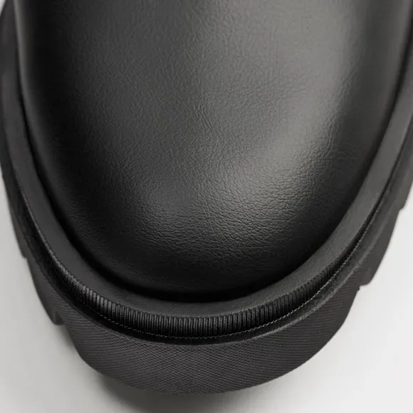 ZARA MEN TREADED CHELSEA BOOTS