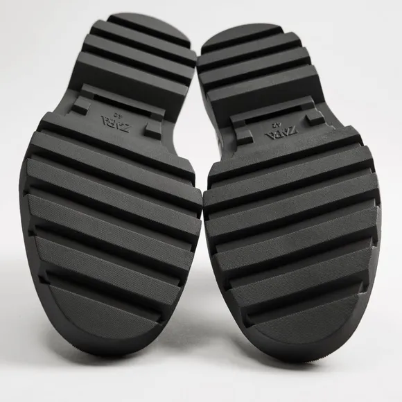 ZARA MEN TREADED CHELSEA BOOTS